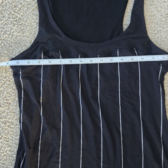 Lululemon First Base Tank Size 4-6 - Picture 6 of 7